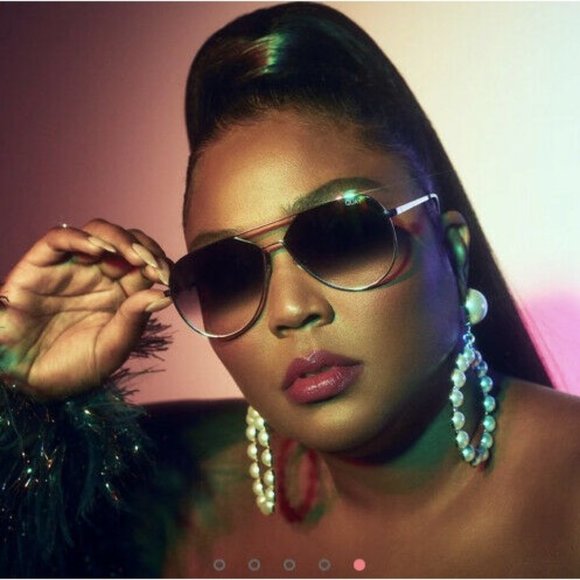 (Sold) QUAY X LIZZO HOLD PLEASE METAL AVIATOR SUN - Picture 2 of 7